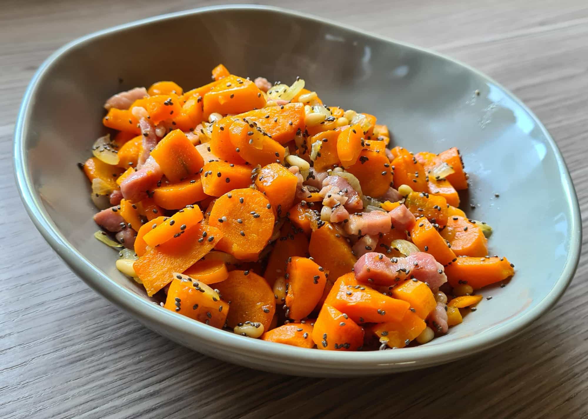 Recette de dés de carottes, graines et lardons (variante Carot’Nara)