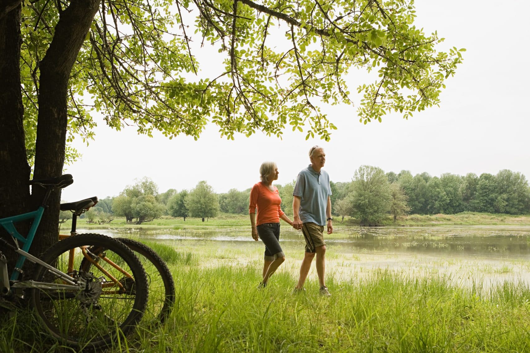 Couple qui souhaite maigrir en marchant tous les jours 