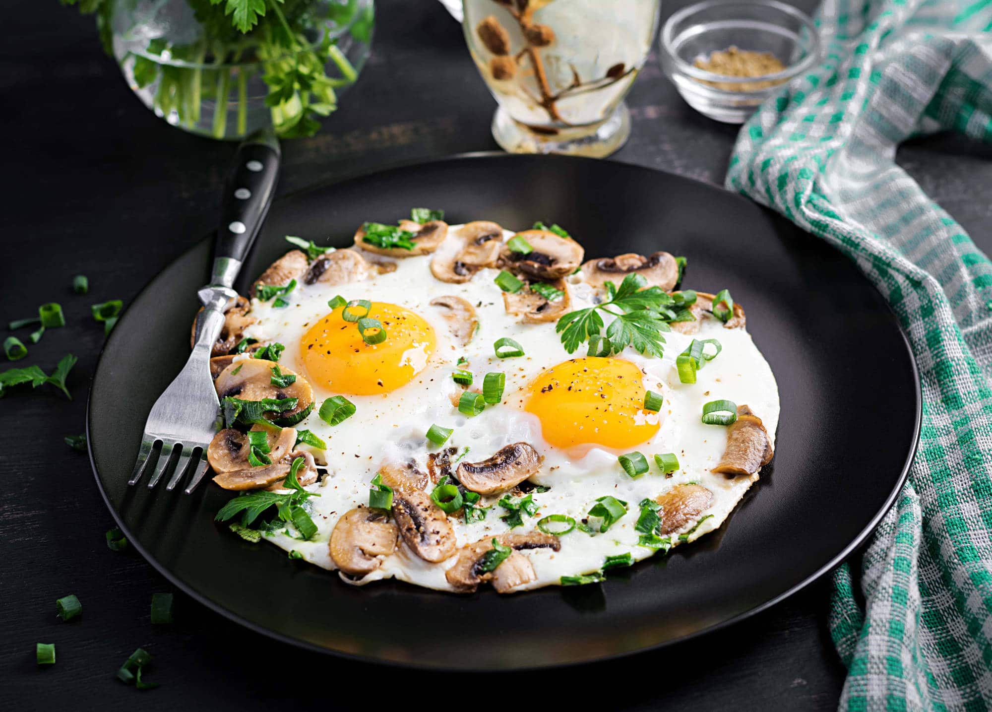 Recette des oeufs au plat aux champignons