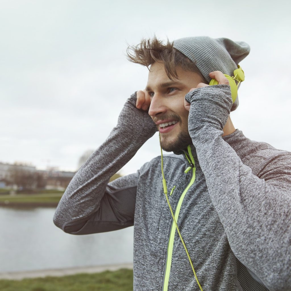 courir en écoutant de la musique