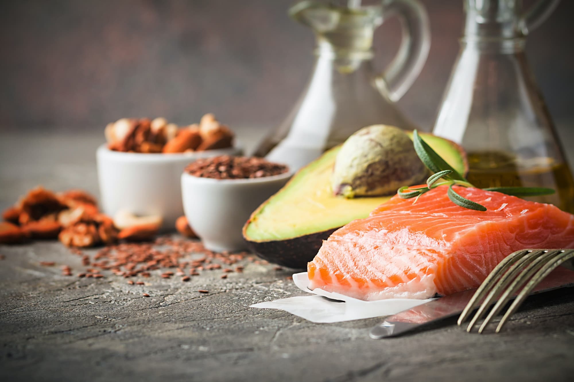 saumon avocat et autres aliments gras adaptés au régime paléo