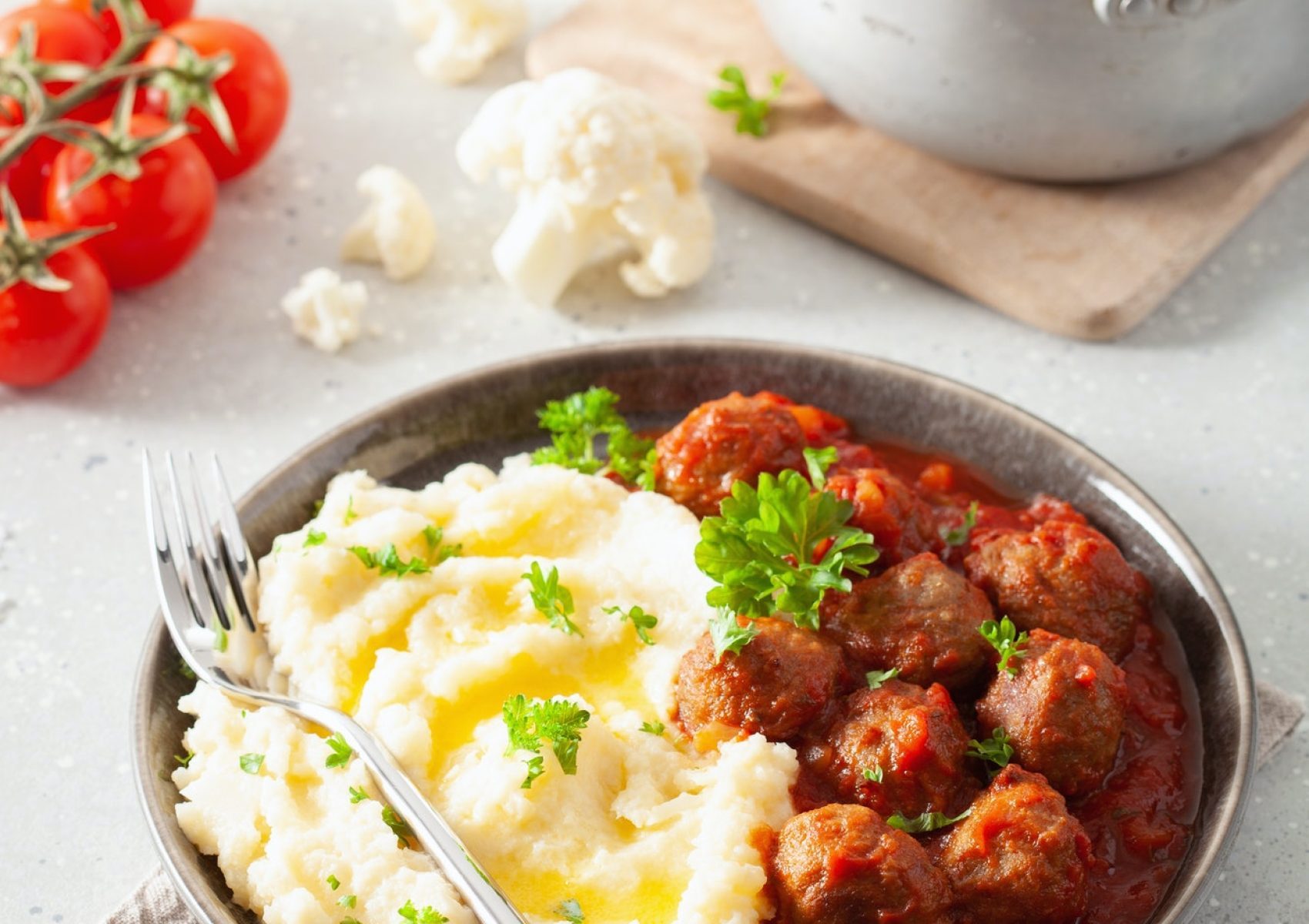 keto paleo diet lunch mashed cauliflower with meatballs