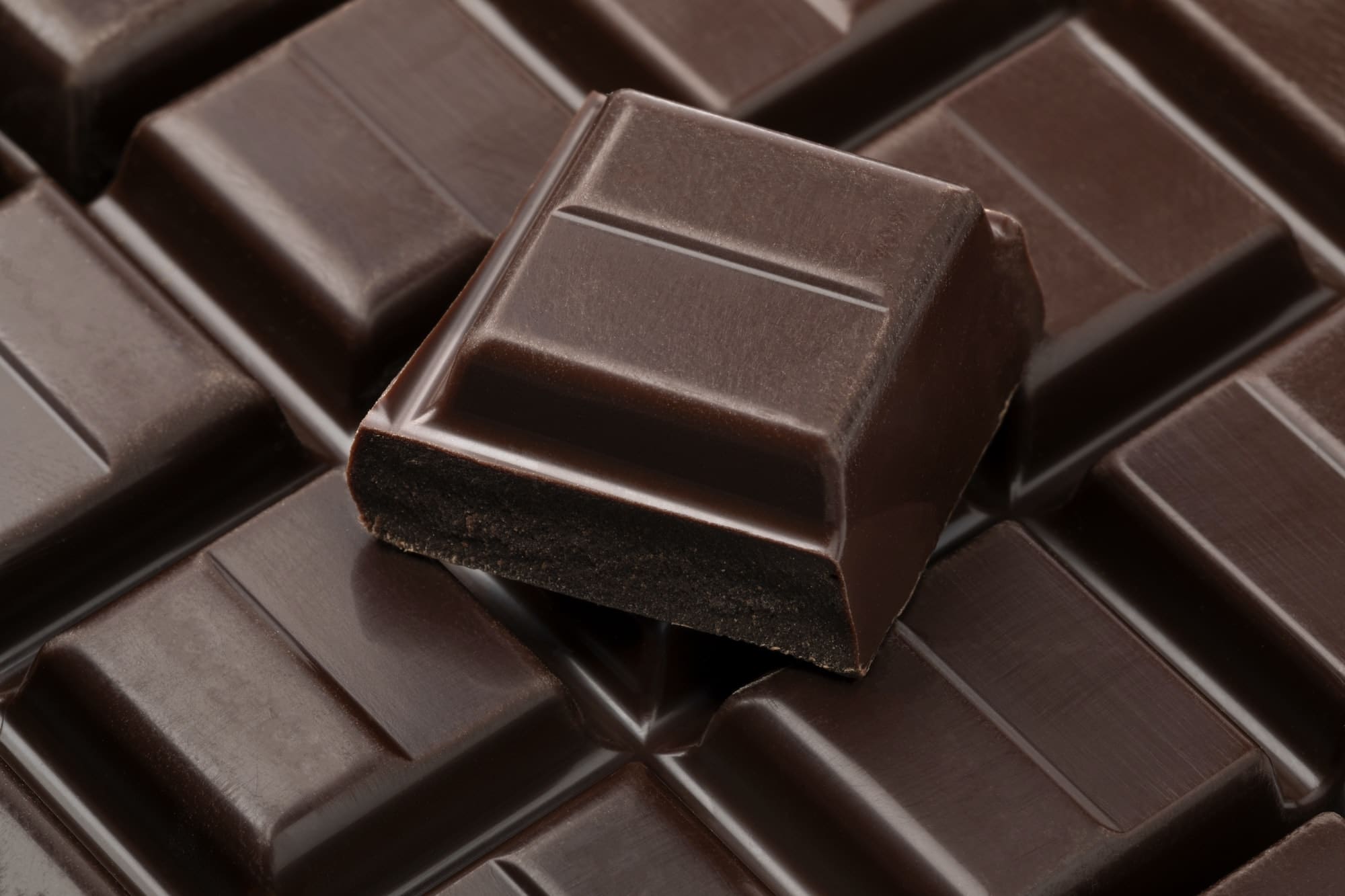 carrés de chocolat noir